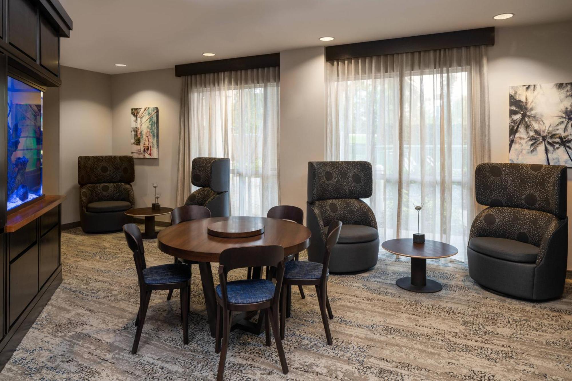 Courtyard By Marriott Fort Lauderdale Airport & Cruise Port Dania Beach Exterior foto