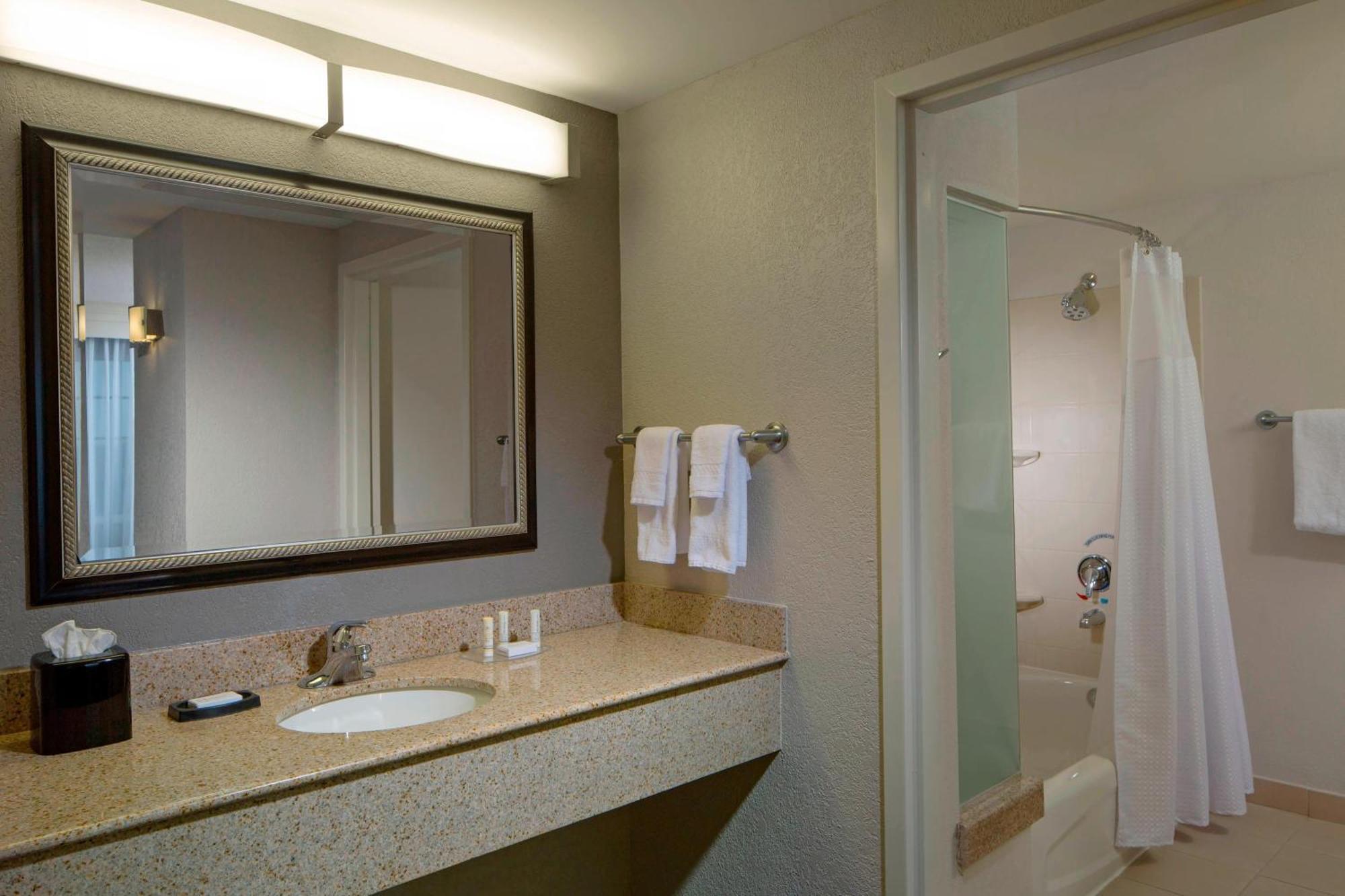 Courtyard By Marriott Fort Lauderdale Airport & Cruise Port Dania Beach Exterior foto